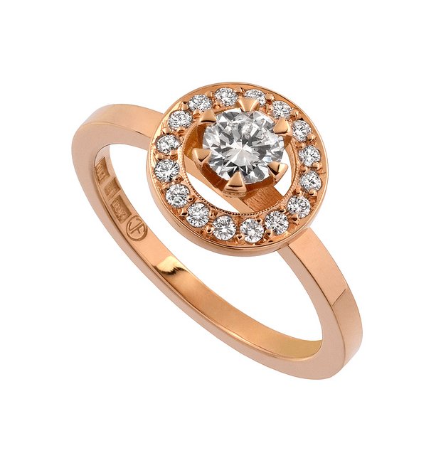 Gold ring with diamonds